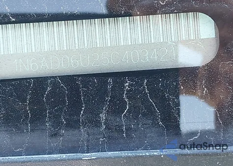 2005 Nissan Frontier Nismo Off Road z USA, uszkodzony, nr VIN 1N6AD06U25C403421